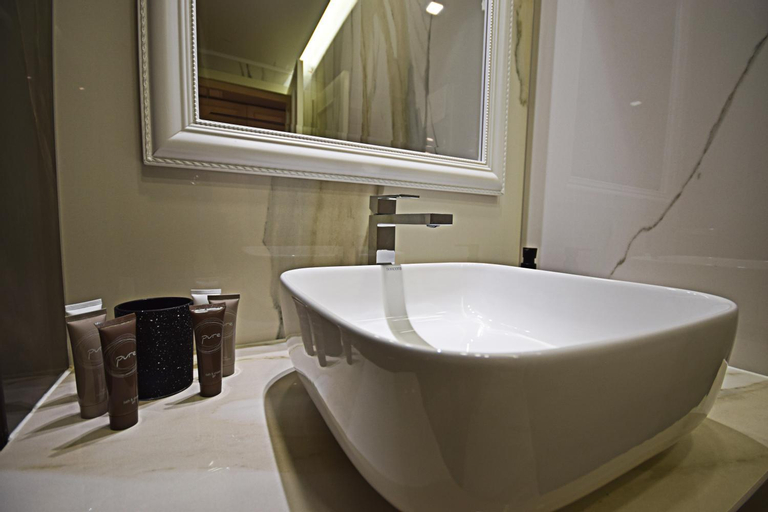 Bathroom 13