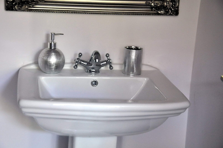 Bathroom 4, Váralja Home, Budapesti