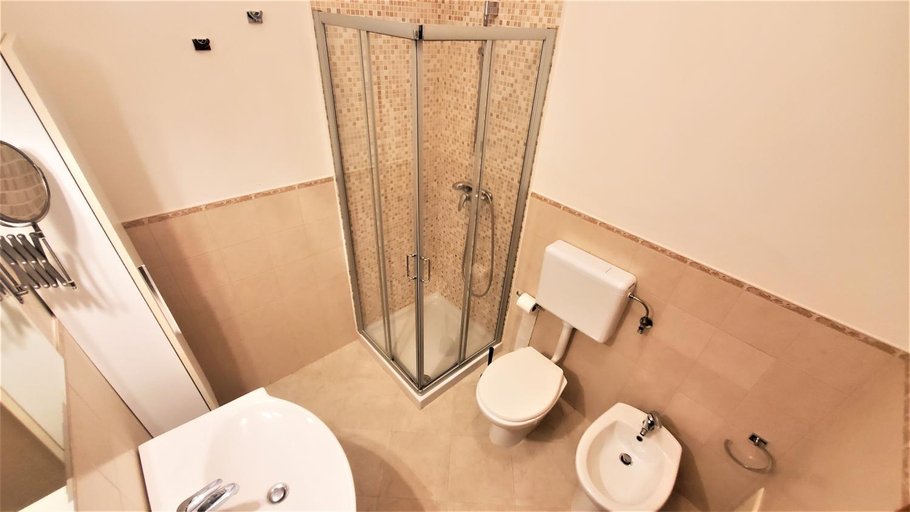 Bathroom 3, Residence Bellevue, Lecce