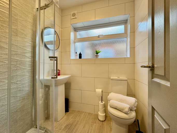Bathroom 4, Crow Hill House Tranquil Escape Hideaway, Lincolnshire