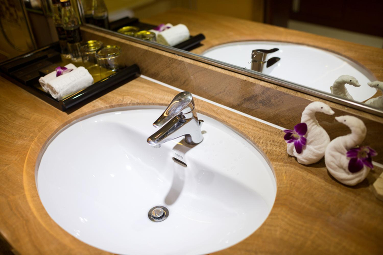 Bathroom 5, Royal Halong Hotel, Hạ Long
