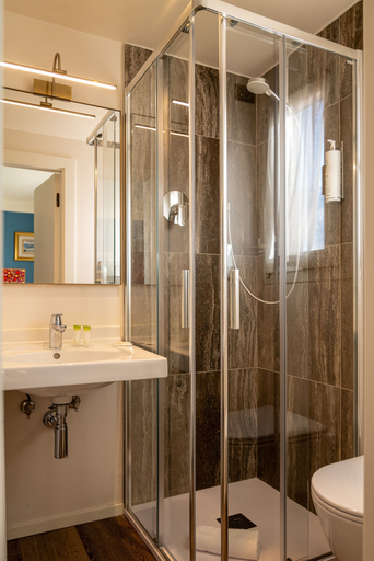 Bathroom 5, Hotel Rovereto, Trento