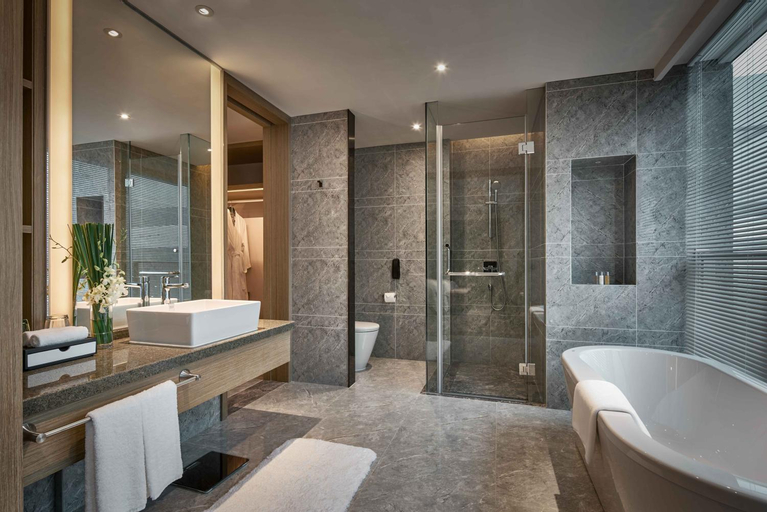 Bathroom 13