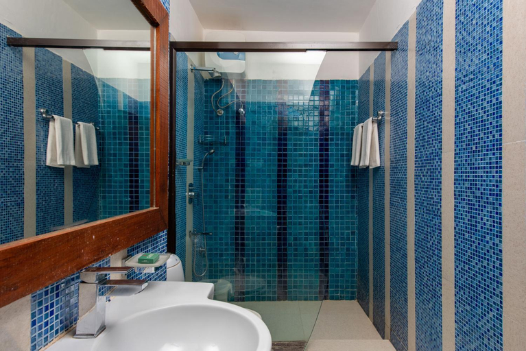 Bathroom 23
