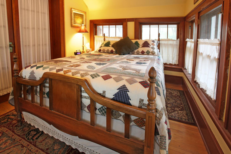 Bedroom, Robins Nest Bed & Breakfast, Park