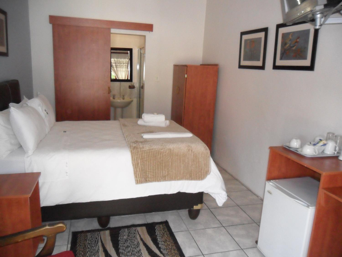 Bathroom 4, Convent Hill Lodge, Uthukela
