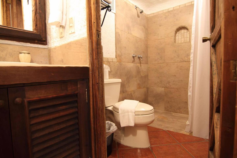 Bathroom 3, Posada El Antano , Antigua Guatemala