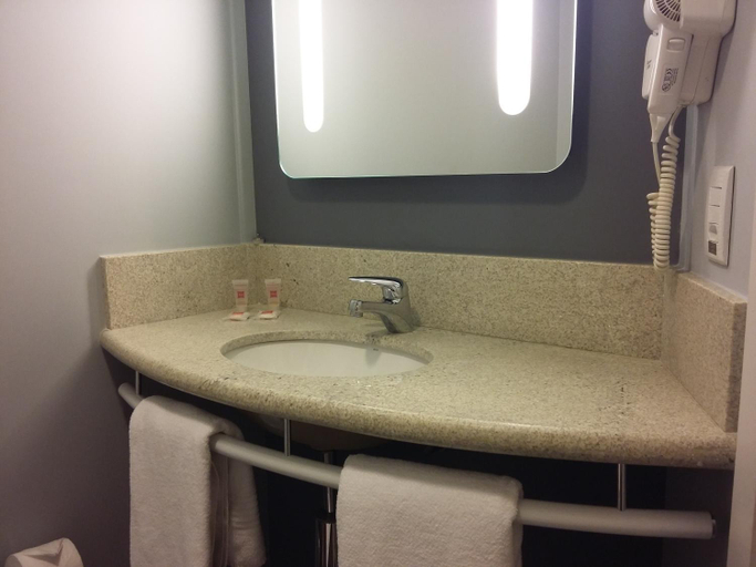 Bathroom 5, Ibis Rio Porto Atlantico, Rio de Janeiro