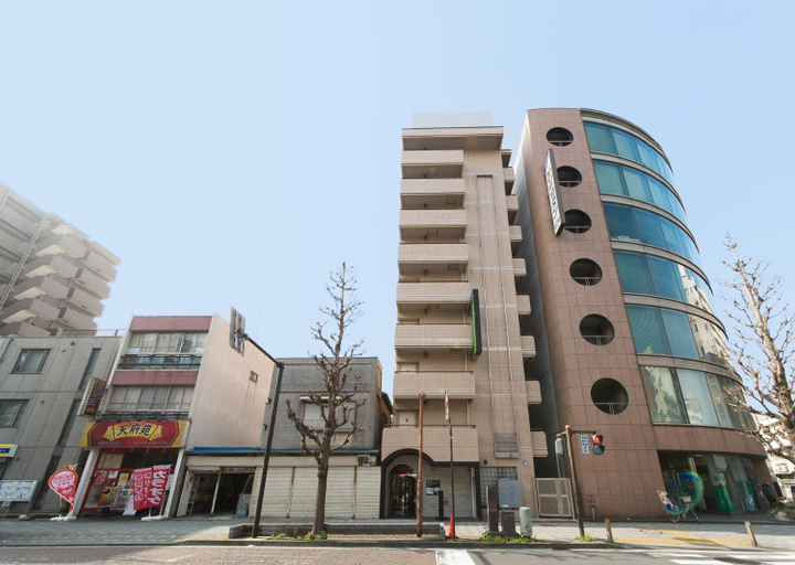 Exterior & Views