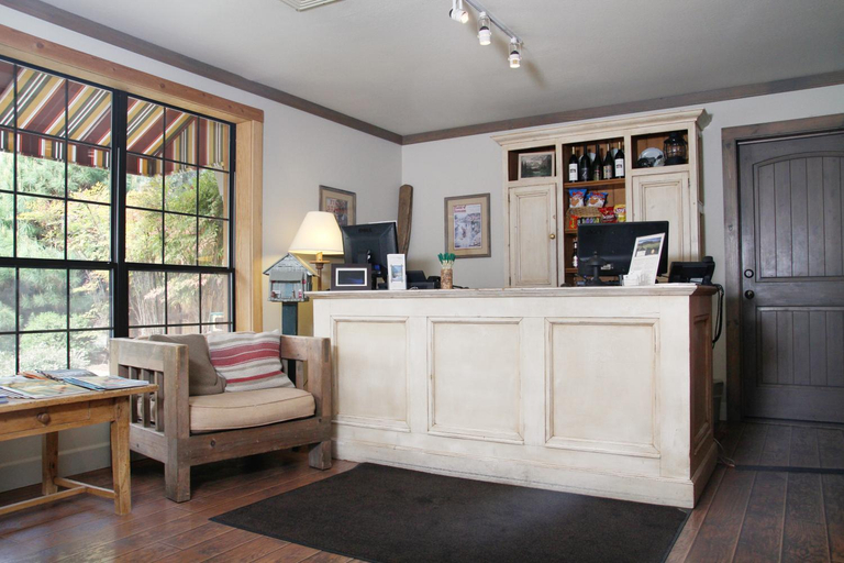 Public Area 2, Riverside Inn, Josephine