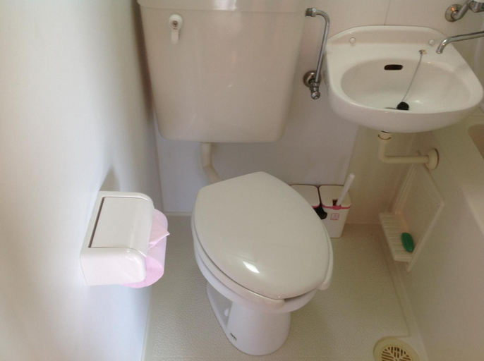 Bathroom 3, Pension Yonahadake, Kunigami