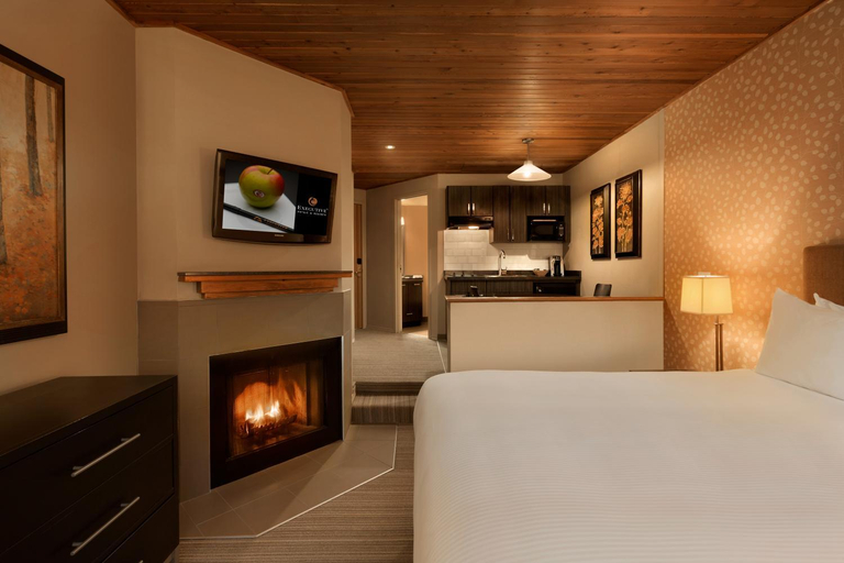 Bedroom, Executive Inn Whistler, Squamish-Lillooet