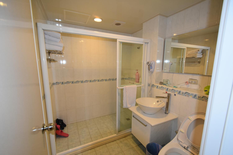 Bathroom 5, Jiufen ShiJia Guest House, New Taipei City