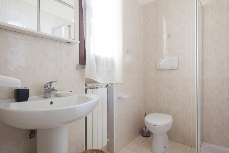 Bathroom 4, La Fonte Degli Angeli, Livorno