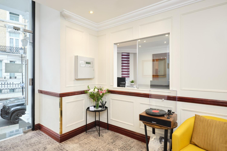 Public Area, Hotel Moonlight, London