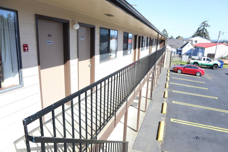 Others 5, Silver Sands Motel, Lane
