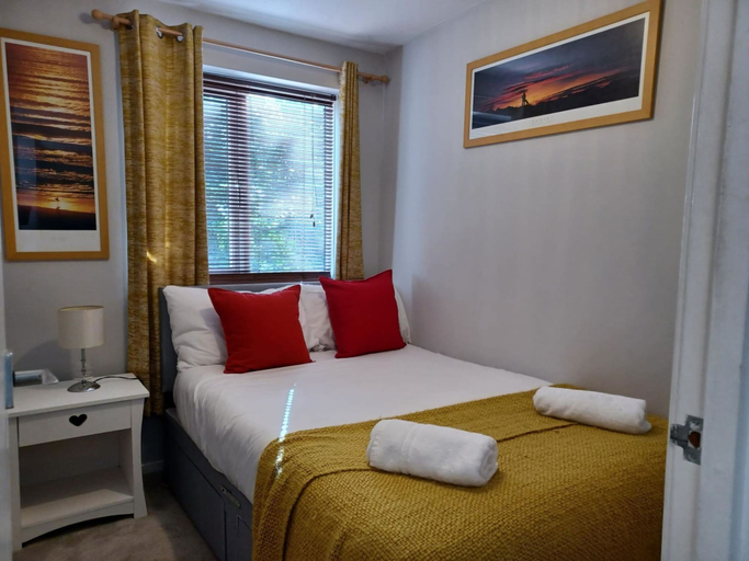 Bedroom 2, White Door Malt - Huku Kwetu, Central Bedfordshire