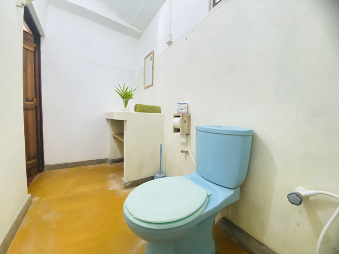 Bathroom 3, Harmony Beach Hotel, Pothuvil