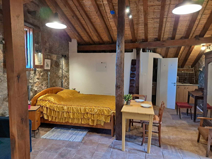 Bedroom, PITHARIA