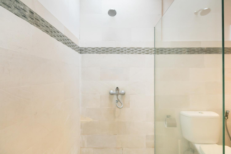 Bathroom 4, Villa Briana Seminyak Close to Restaurant & Beach, Badung