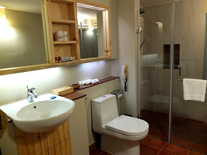 Bathroom 15
