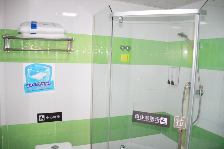 Bathroom 3, 7 Days Inn Suqian Siyang Bus Station, Suqian