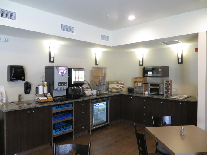 Food & Drinks 5, The Kanata by BCMInns Blairmore, Division No. 15