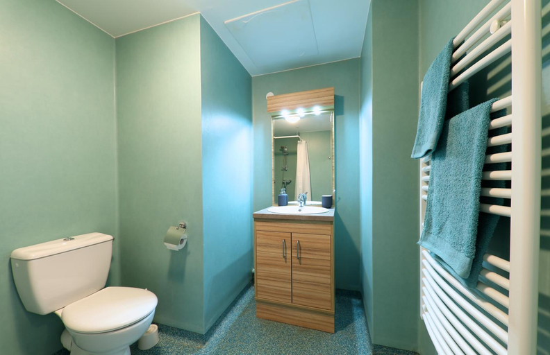 Bathroom 5, Apparteo Bordeaux, Gironde