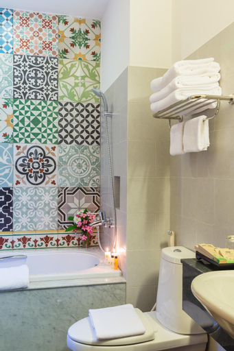 Bathroom 24