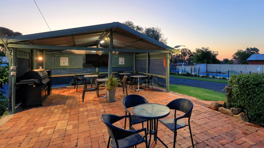 Others 5, Oasis Motel, Parkes