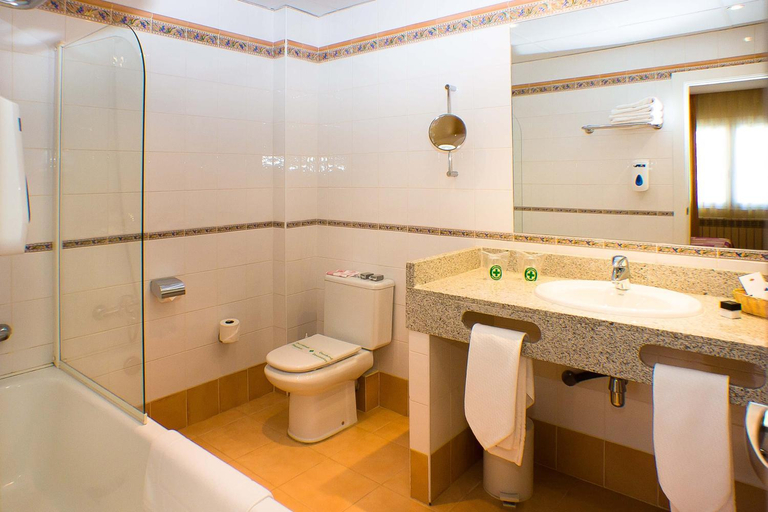 Bathroom 5, Kandahar, Pyrénées-Orientales