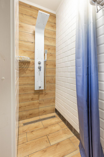 Bathroom 4, Triple M Hotel, Budapesti