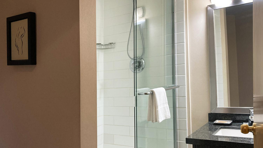 Bathroom 4, Executive Inn Whistler, Squamish-Lillooet
