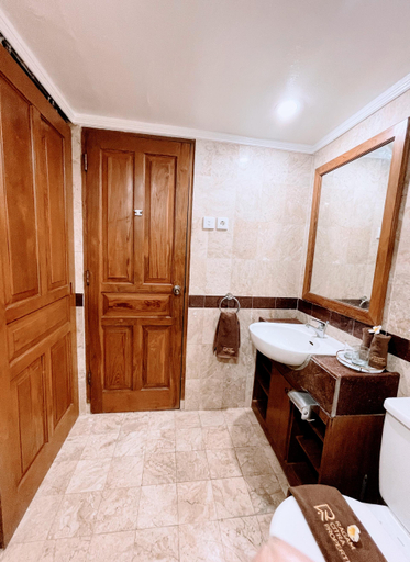 Bathroom 5, Suite Hotel Apartment Legian By RCP, Badung