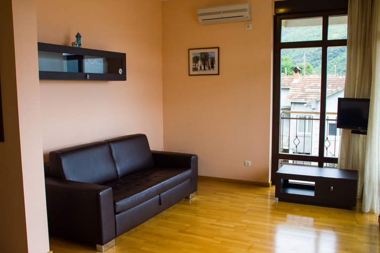Others 5, Apartments Ploski
