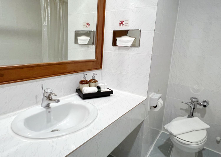 Bathroom 12