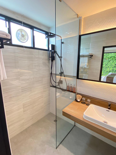 Bathroom 7
