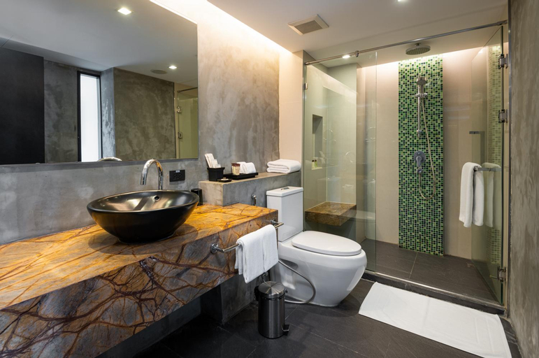 Bathroom 11