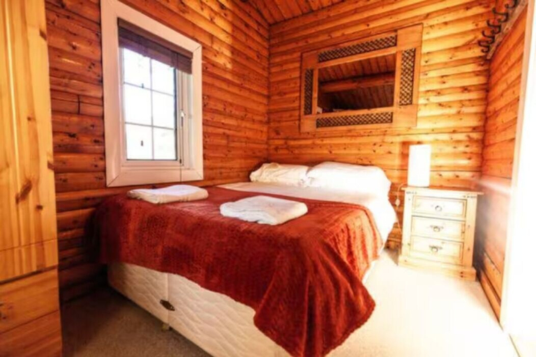 Others 2, Cozy Mountain 2 Bed Log Cabin, Gwynedd