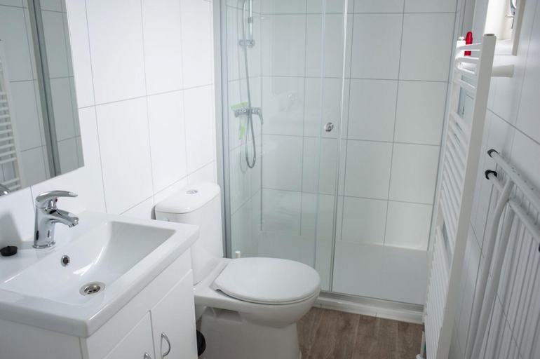 Bathroom, Six-persoons Veluwelodge XL, Barneveld