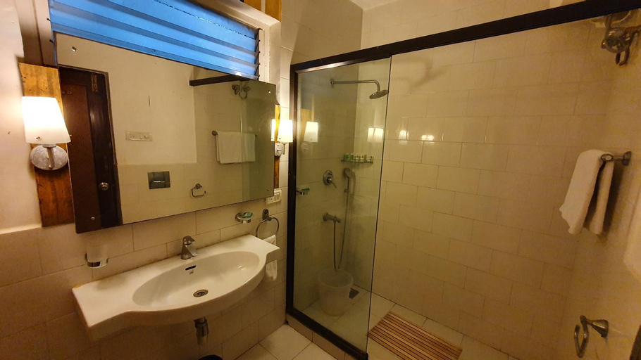 Bathroom 12