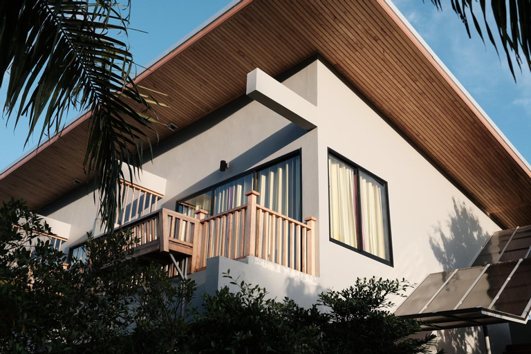Exterior 10