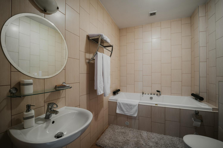 Others 3, Palac Bogaczow - noclegi - restauracja - przyjecia, Zielona Góra