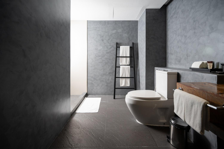 Bathroom 11
