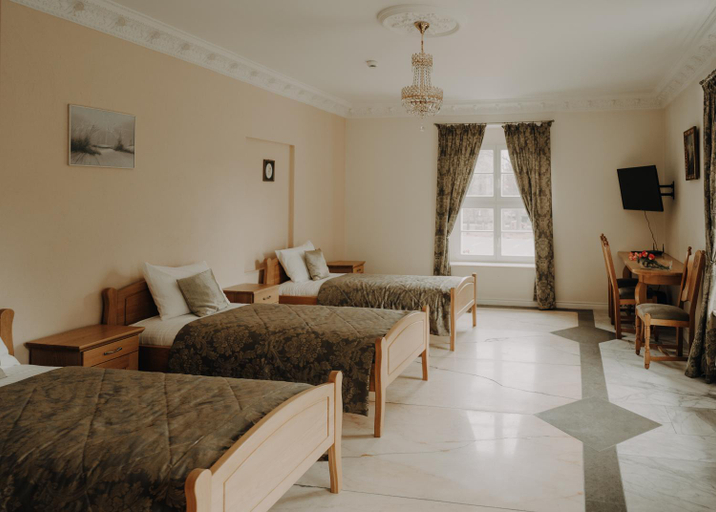 Others 4, Palac Bogaczow - noclegi - restauracja - przyjecia, Zielona Góra
