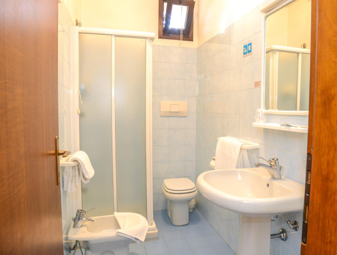 Bathroom 2, Garni Onda, Verona