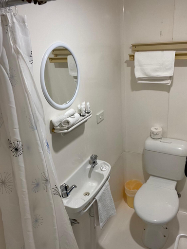 Bathroom 14
