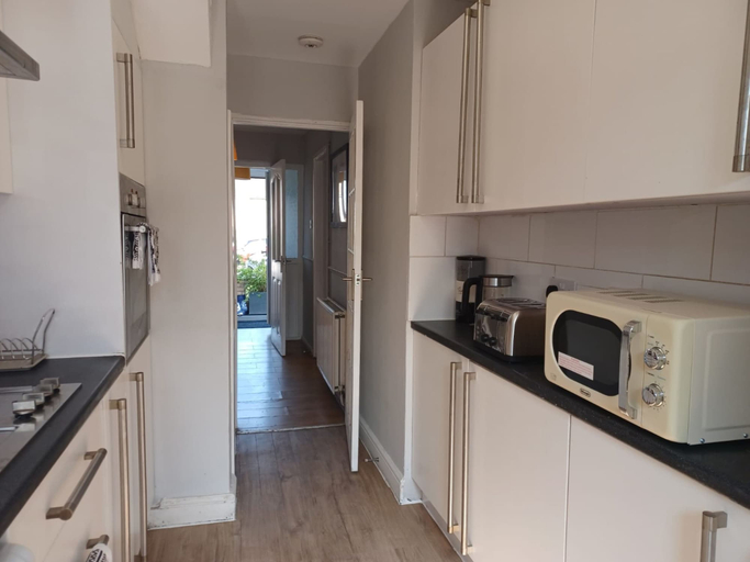 Others 5, Melo House Grove - Huku Kwetu, Central Bedfordshire