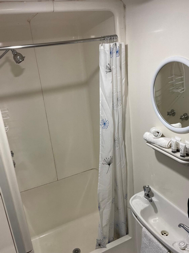 Bathroom 13