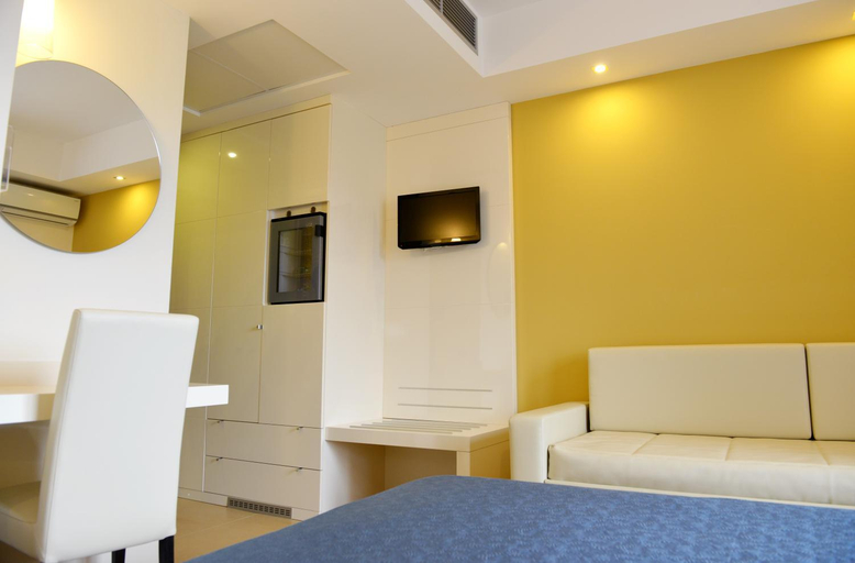 Bedroom 3, Prince Franklyn Hotel, Salerno